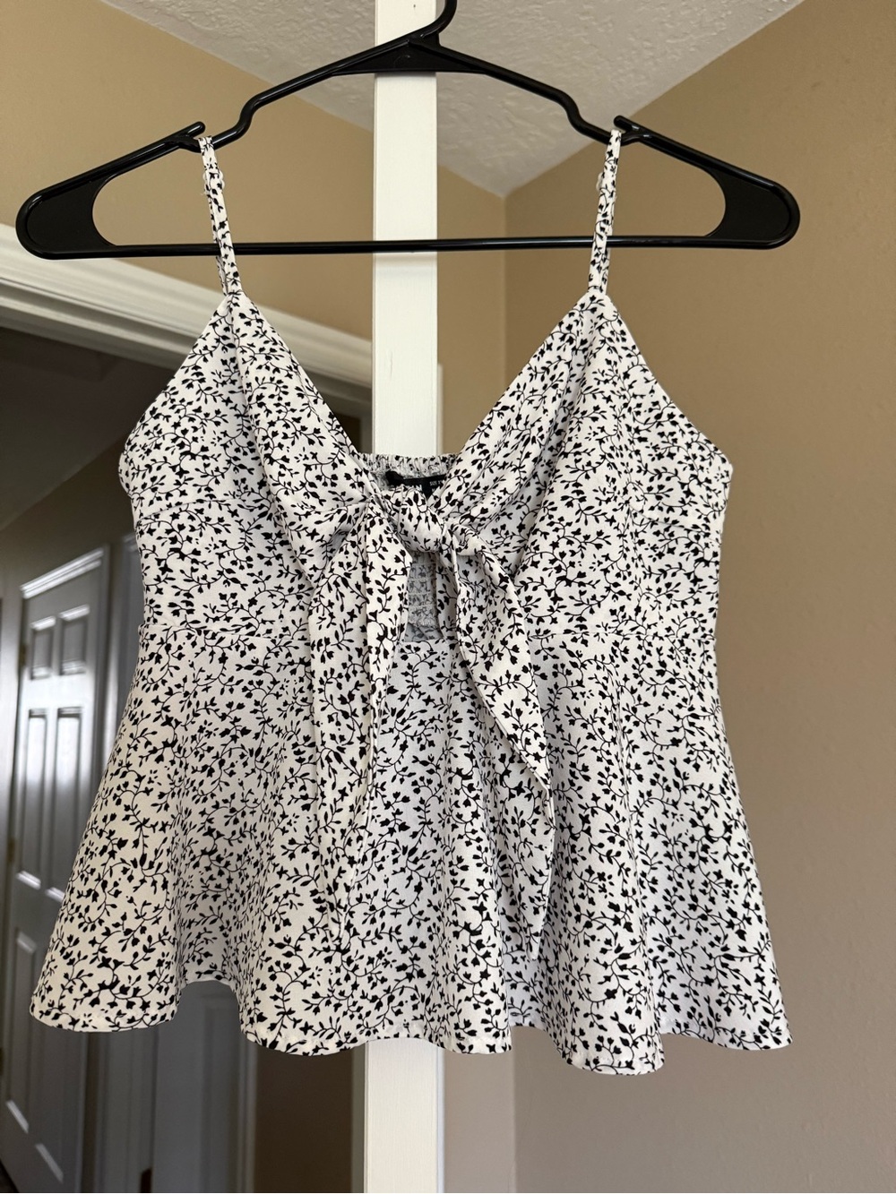Women’s White and Black Floral Tie-Front Cami Top